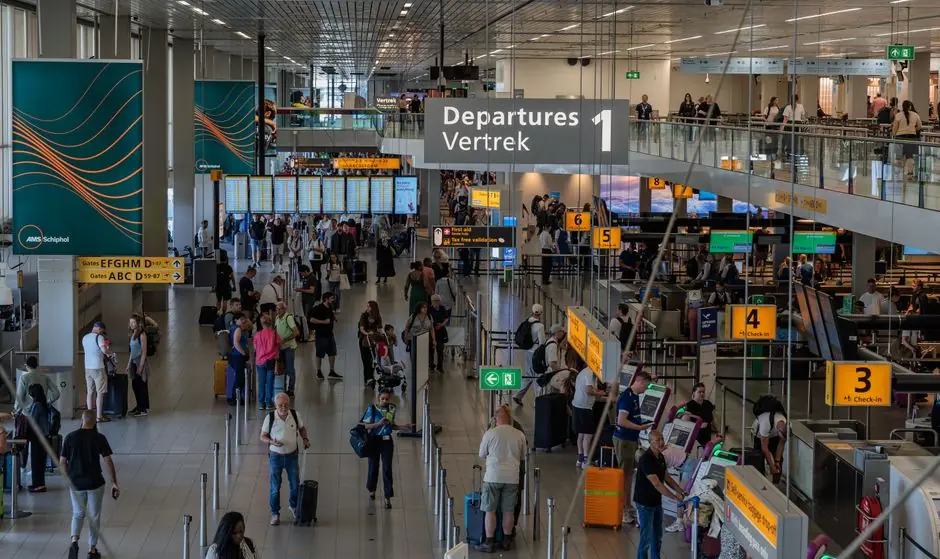 LaGuardia Airport terminal for transfers to Manhattan